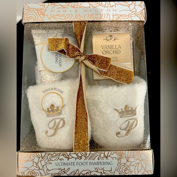 Paris Hilton Other - Paris Hilton Foot Pampering